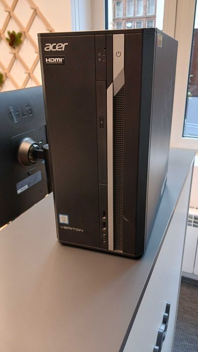 Няколко броя настолни компютри Acer Veriton