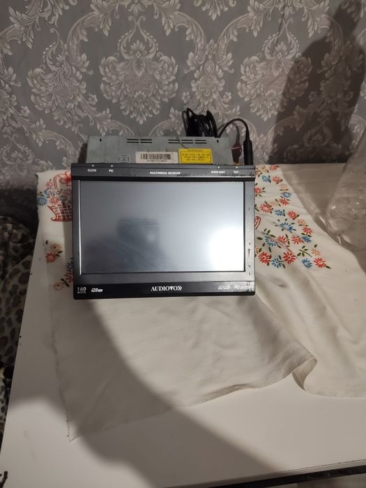 Dvd player auto  audiovox