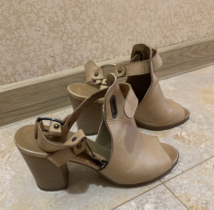 Елегантни сандали Aquamarin