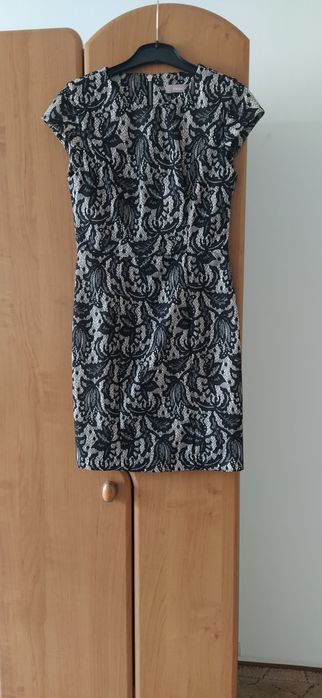 Vand rochii de ocazie