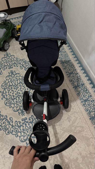 Детский трехколесный велосипед с ручкой