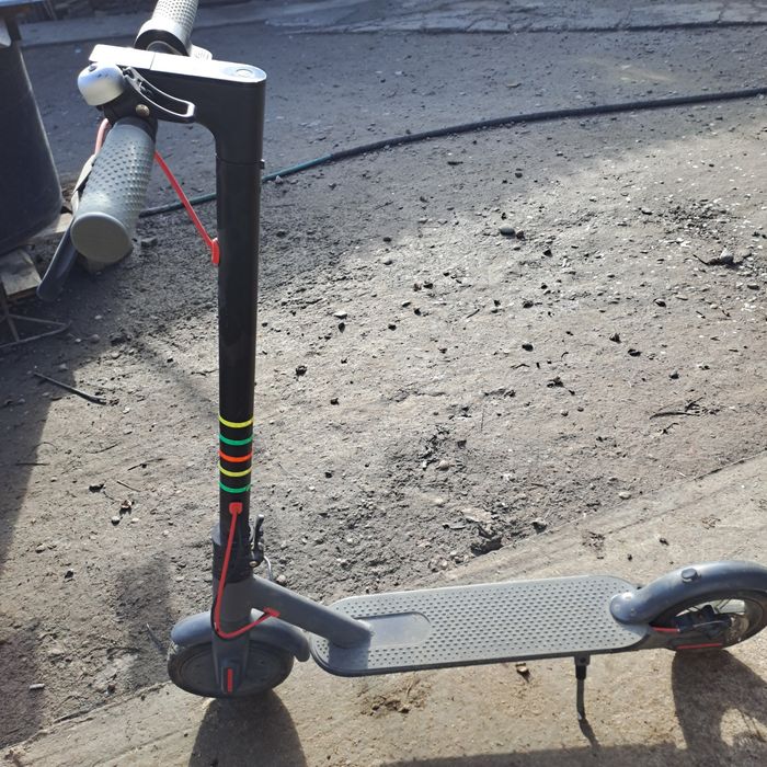 Vând trotineta electrică