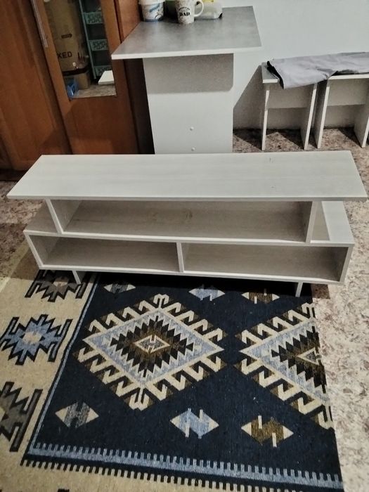 продам тв тумбы две