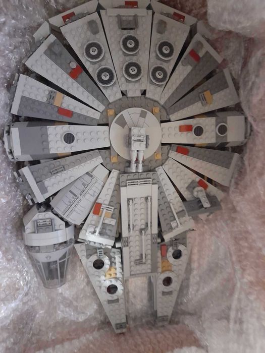 LEGO Star Wars 75105 Millennium Falcon