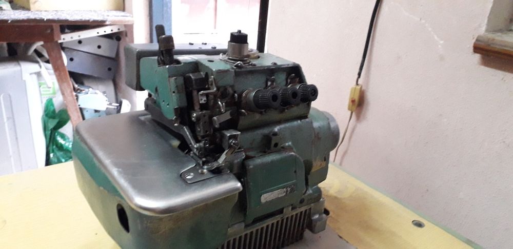 Оверлок четырёхниточный