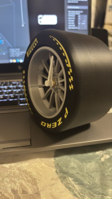 Ceas birou in forma de roata Formula 1 Medium printata 3D