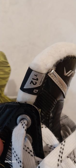 Хоккейные коньки