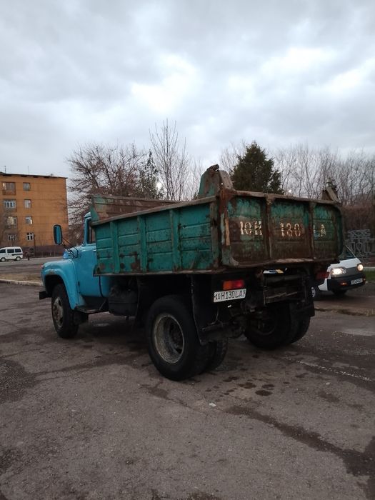 Zil samosval sotuvda