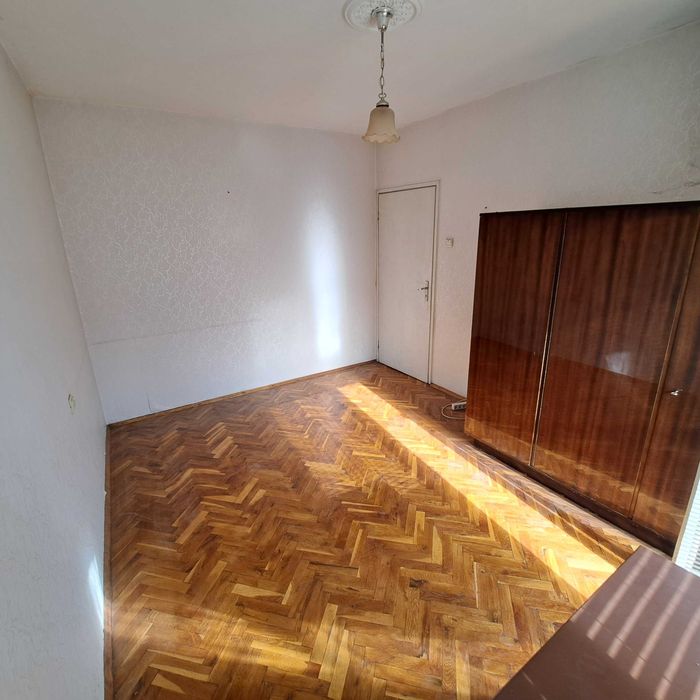Продавам Многостаен апартамент
