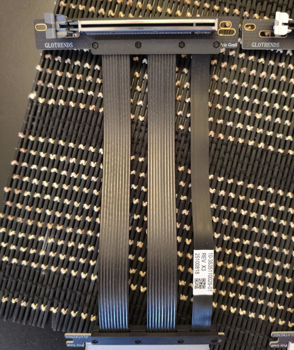Cablu Riser / GLOTRENDS / PCIe 5.0 / Gen5 / X16 / 20 cm