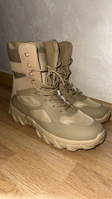 Мъжки бежови боти