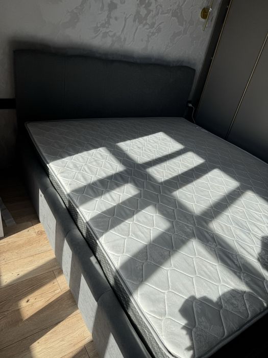 Двухспальняя кровать