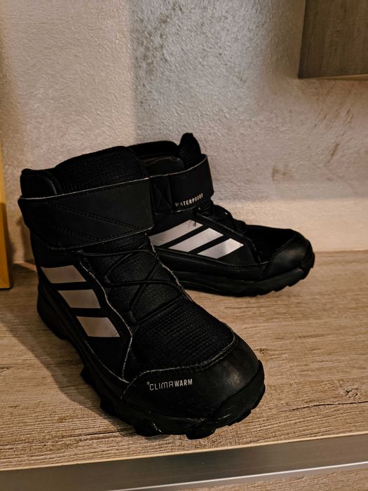 Adidas Туристически Terrex Snow Cw JR4188 Черен