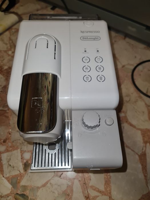 DELONGHI NESPRESSO automat cu lapte ( cappuccino)