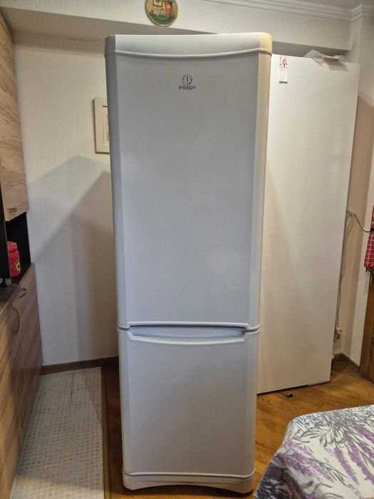 Холодильник Indesit