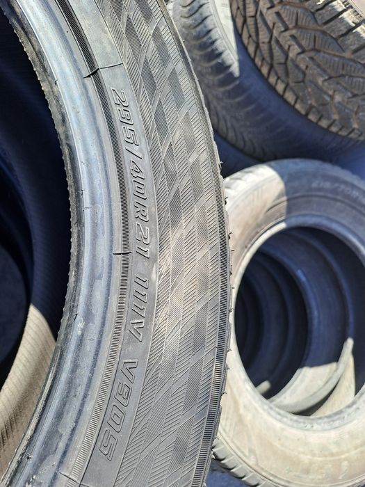 Гуми 295 40 21 продава