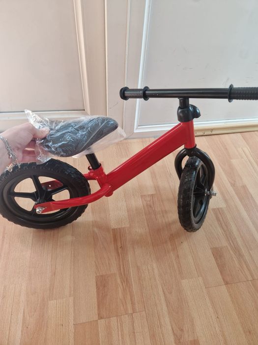 Bicicletă de echilibru copii (fără pedale) – Nouă, în cutie