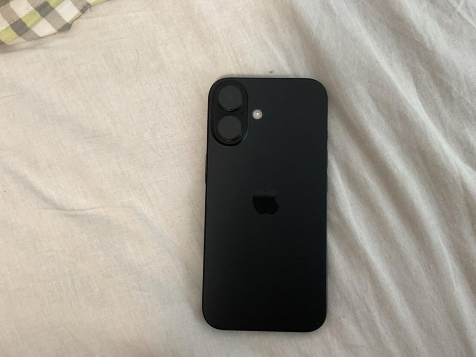 Iphone 16 128 gb 94 sanatate baterie vine si cu huse