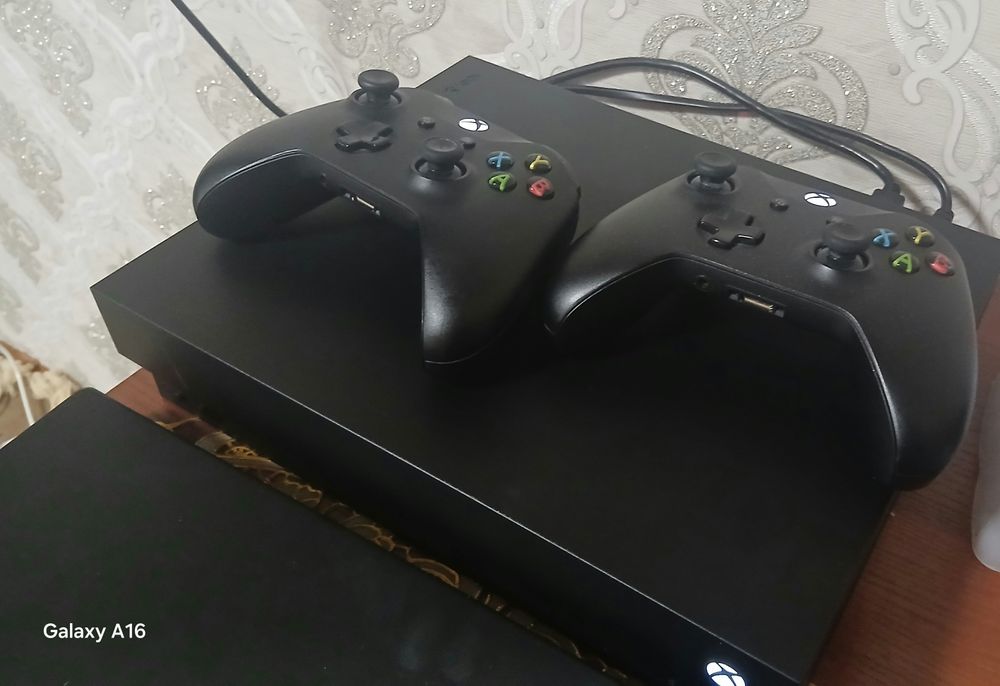 Xbox one x surochna sotiladi