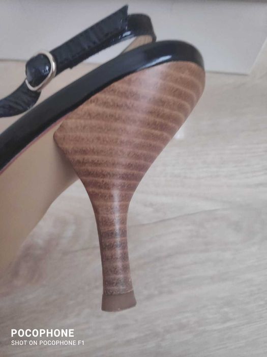 Лаковая женская обувь