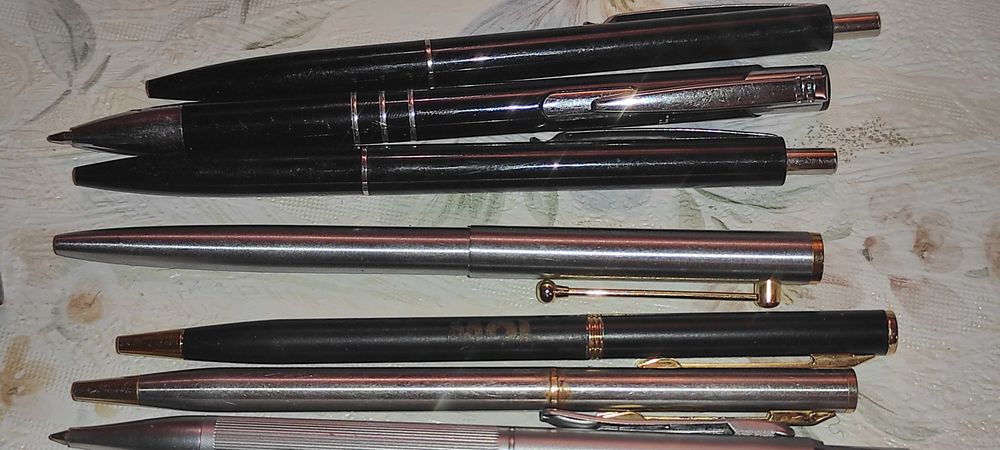 vand 20 pixuri pret 200 ron pt. colectionari