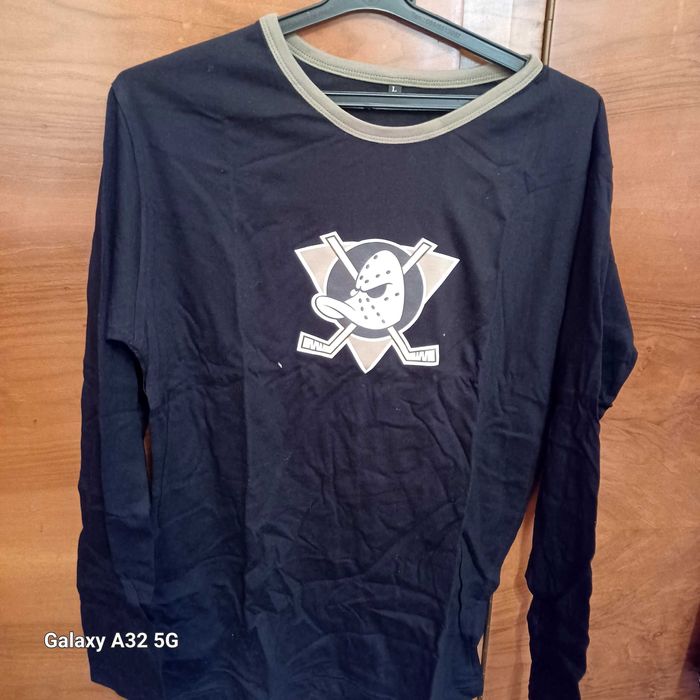 Продавам детски тениски с дълъг ръкав.