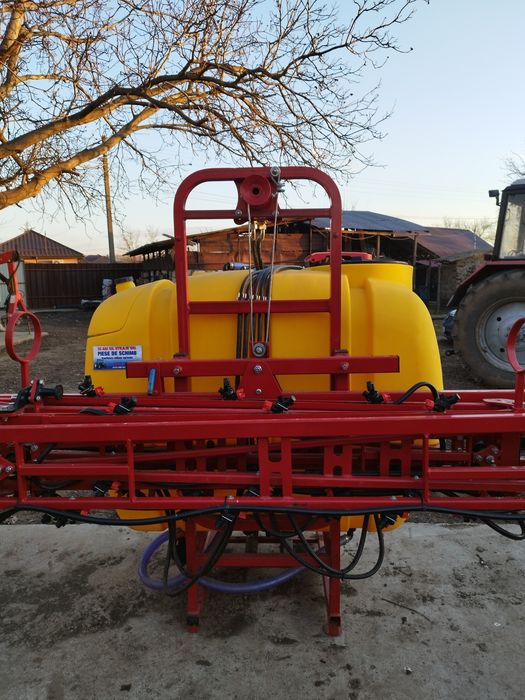 Vând utilajele din poze