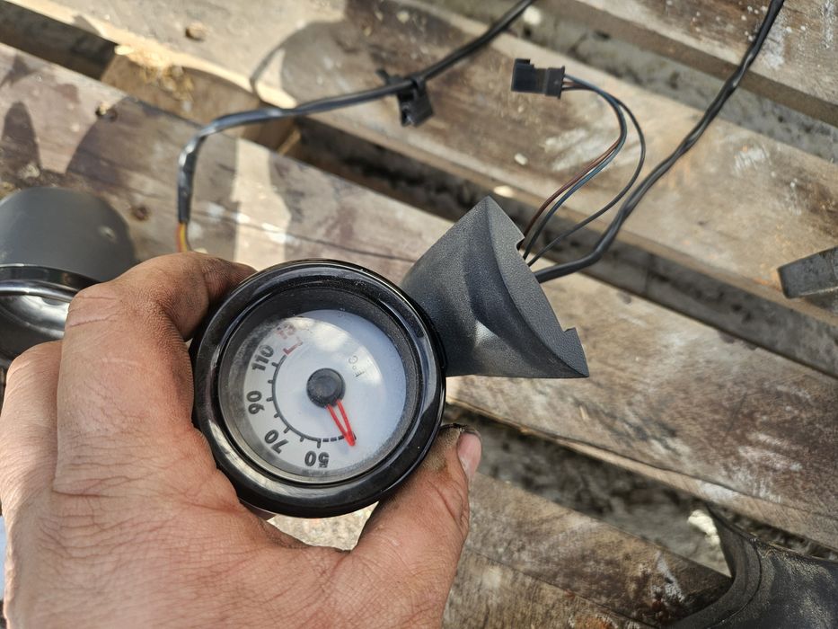 Ceasuri auxiliare ora si temperatura smart forfour