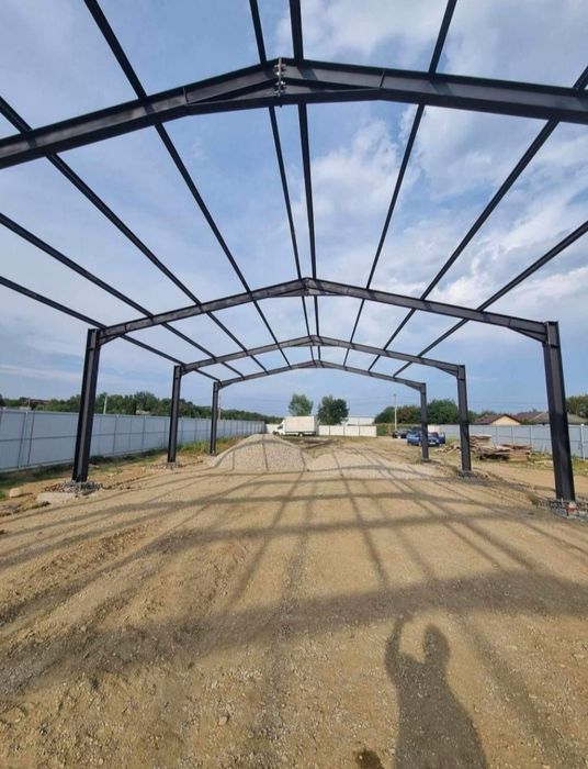 Vând hala metalica 11x15 din profile cu teava pe acoperis la pret redu