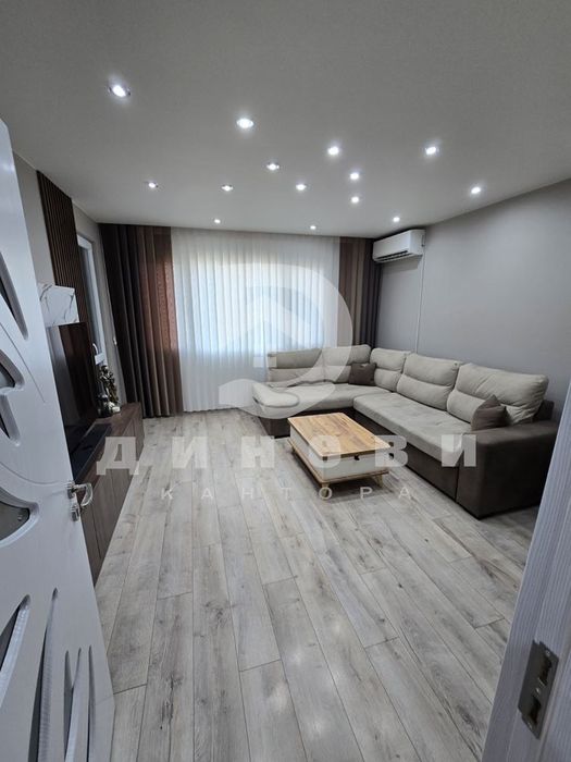 Продава четиристаен до болница Тракия