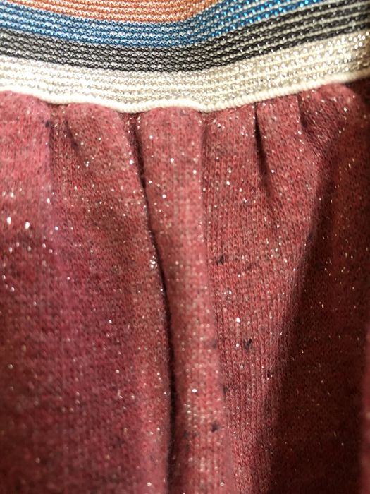 Продаются платья.