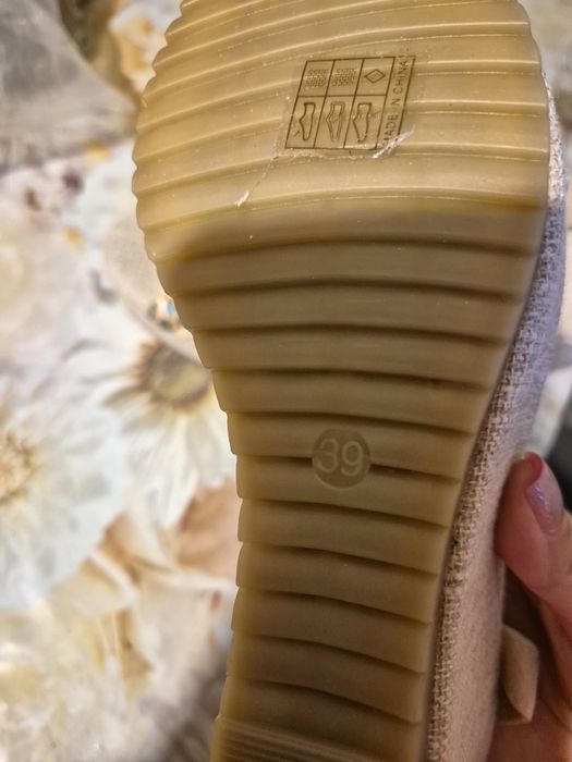 Сандали с платформа