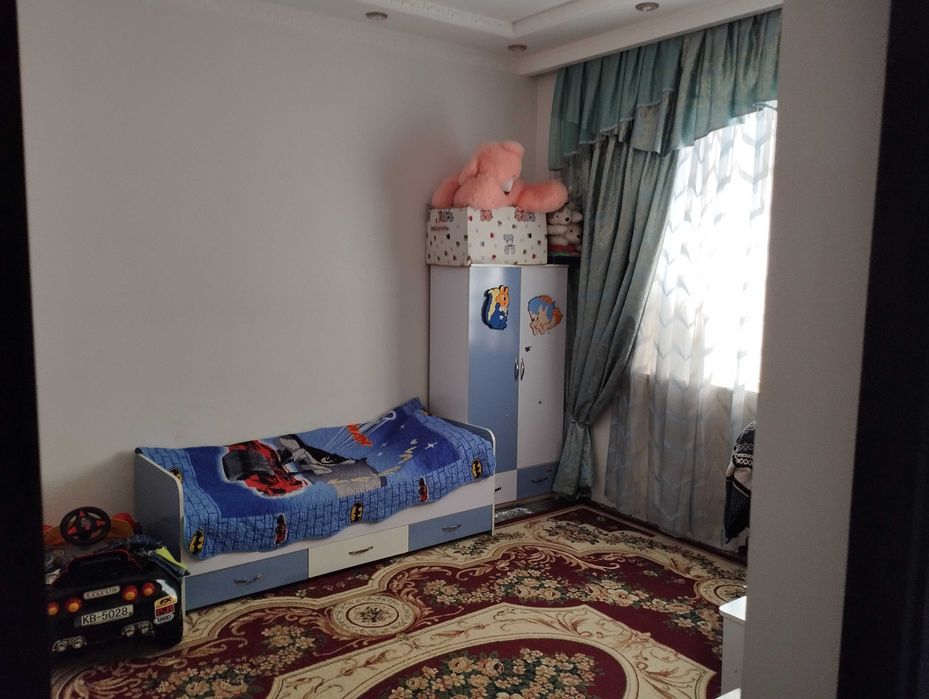 Янги Узбекистан енида сотих ер уйи билан. сотилади.