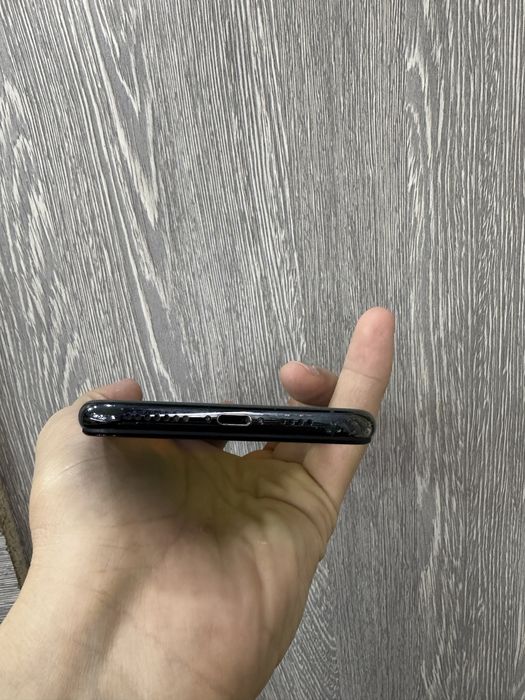 IPhone 11 Pro Max 64GB    .