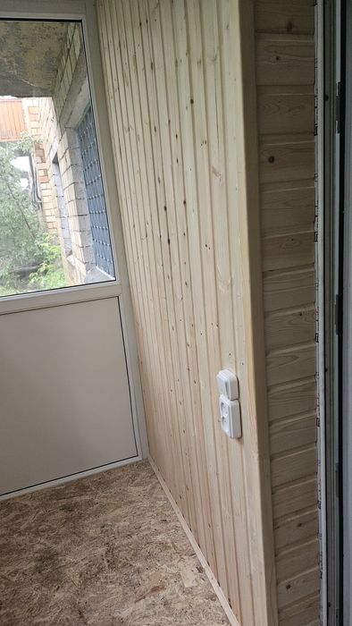 Установка балконов дерево, пластик.