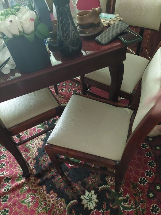 Mobilă veche, lemn masiv