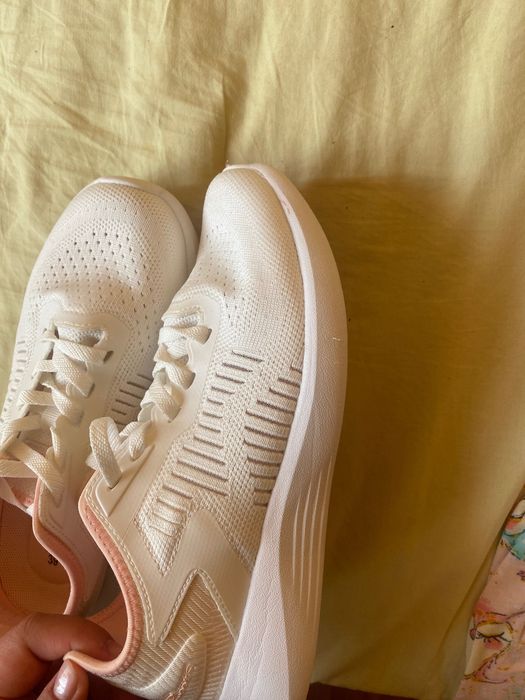 Бели маратонки Runners