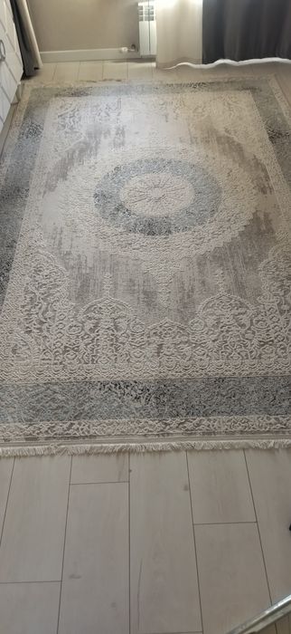 Продам ковёр приятной расцветки