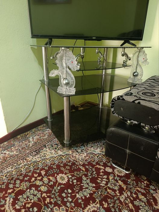 Продаётся подставка для телевизора в хорошем состоянии адрес город Нук