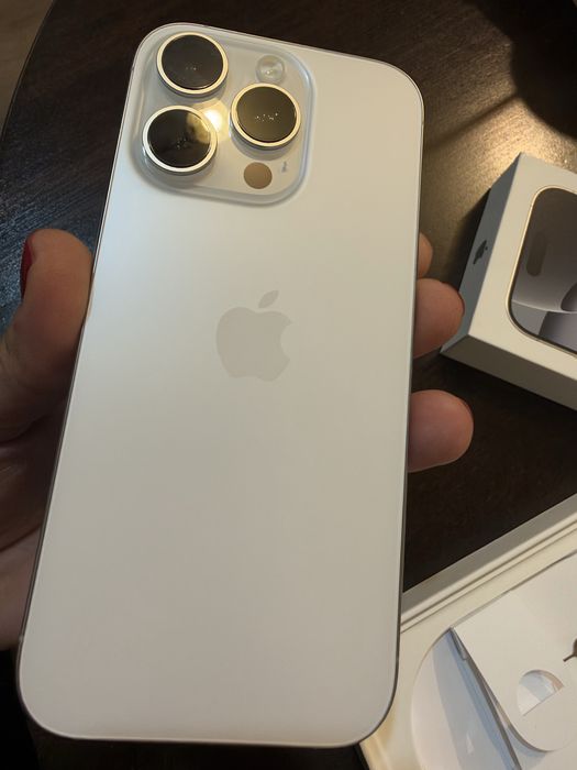 Iphone 16 pro- White titanium