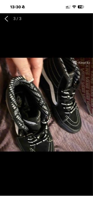Продам кроссовки Vans