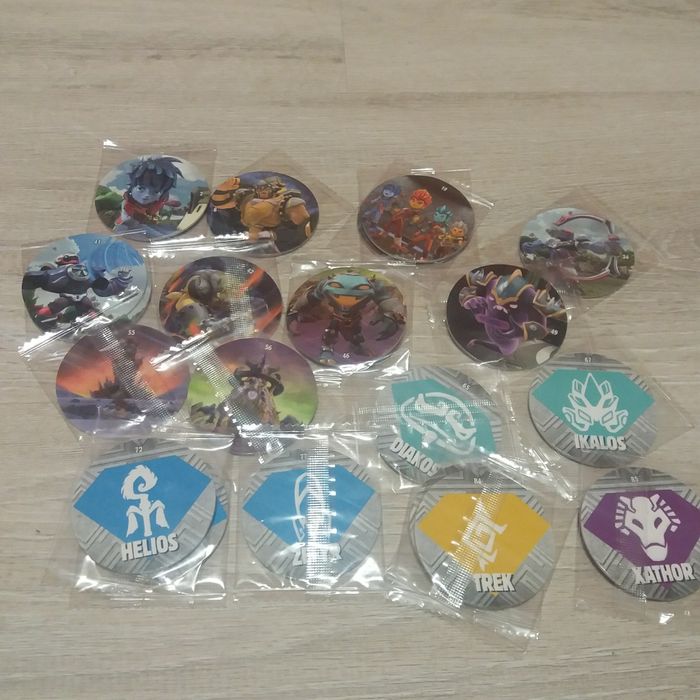 Играчки от шоколадови яйца, стикита и др.