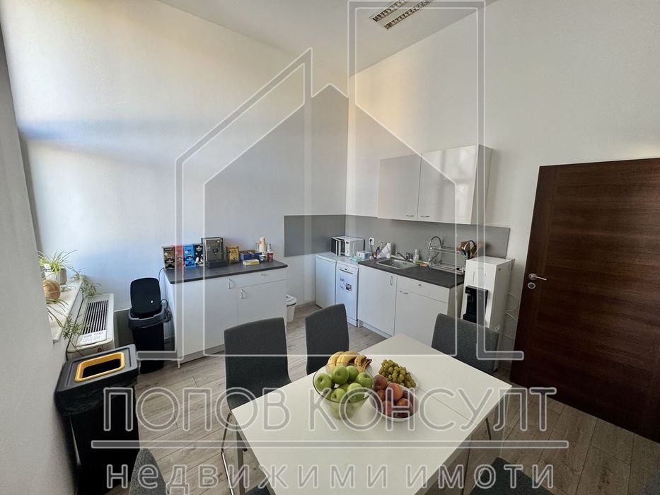 Дава се под наем Офис в Пловдив, Център - 220 кв.м за 1760 € - Снимка #3