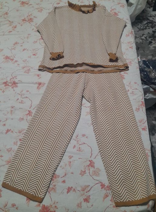 Тёплый костюм в хорошем состоянии размер S.