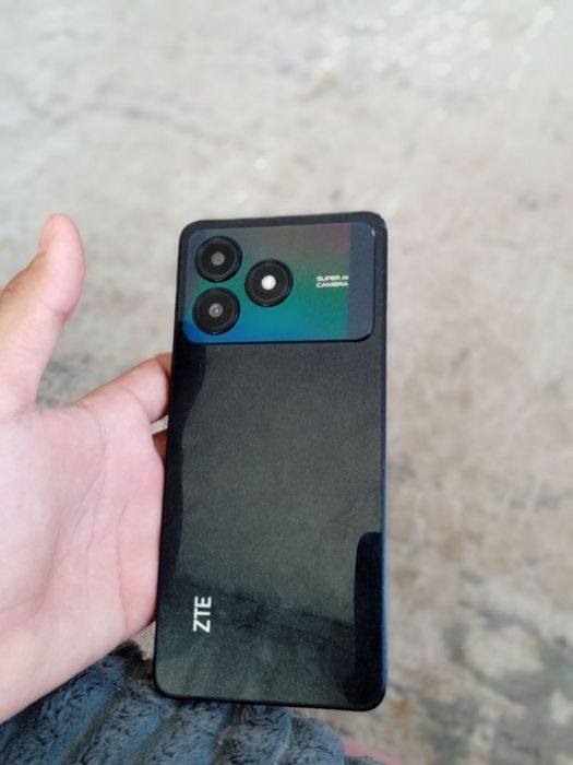 Продам ZTE в отличном состояние за 50000тг торг есть