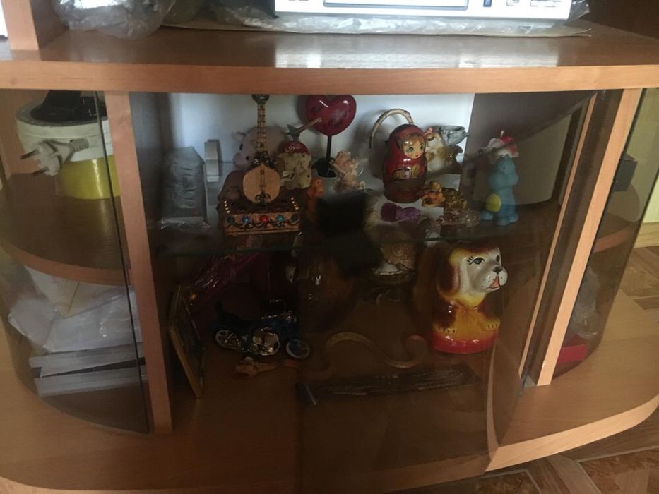 Продам тумбочку на колесиках