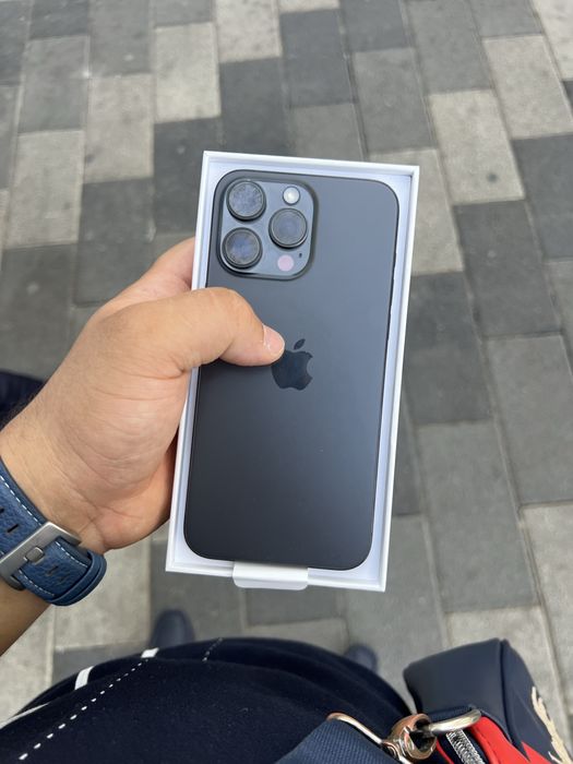 Iphone 15 pro max qora