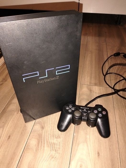 Vând PlayStation 2