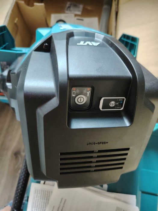 Професионален акумулаторен къртач Makita