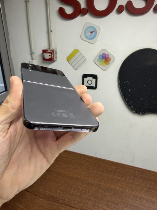 Vand Samsung Z Flip 4 128Gb black